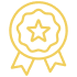 Médaille dorée de récompense avec une étoile centrale et des rubans, symbolisant la qualité, l'excellence et la distinction.